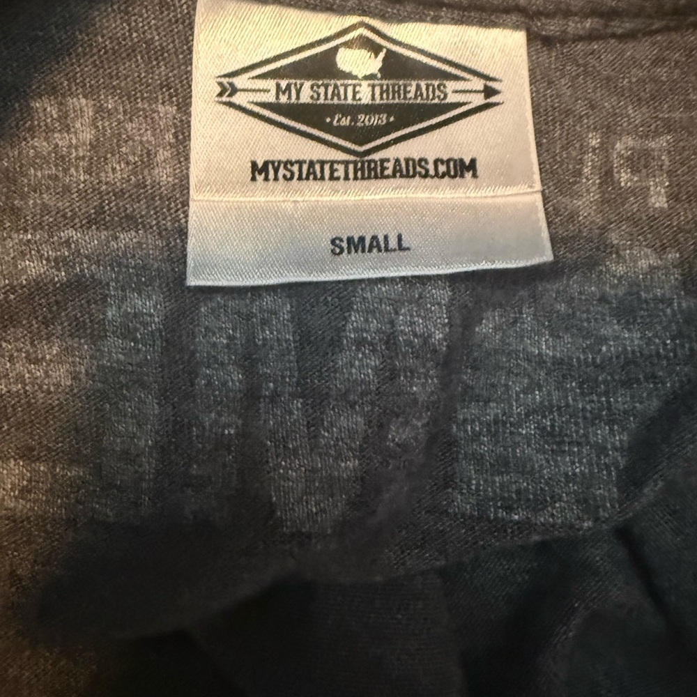 Wisconsin Gray HOME Graphic Tee - Picture 4 of 4